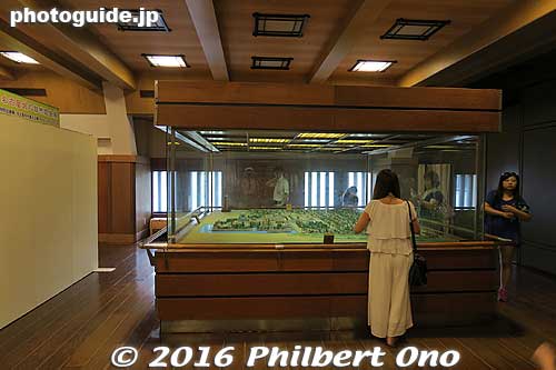 The 3rd floor has this scale model of Nagoya Castle town.
Keywords: aichi nagoya castle