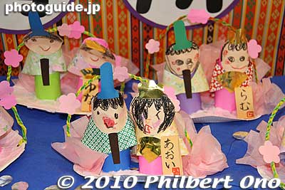 They use simple, everyday materials to make these hina dolls.
Keywords: chiba katsuura hina matsuri doll festival