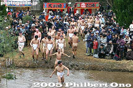 The festival is also nicknamed "Doronko Matsuri" which means Mud Festival.
Keywords: chiba, yotsukaido, Warabi Hadaka Matsuri, festival, mud, children
