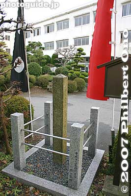 Rear view of monument marking the site of Todo Takatora and Kyogoku Takatomo's position.
Keywords: gifu sekigahara battlefield