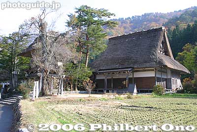 Myozenji is a Buddhist temple of the Jodo Shinshu sect, the most common sect in Shirakawa-go.
Keywords: gifu shirakawa-mura village shirakawa-go thatched roof temple Buddhist