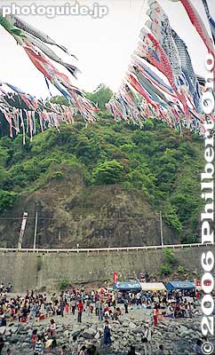 Cables go all the way up the mountain.
Keywords: gunma gumma kannamachi koinobori carp streamers