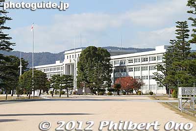 Students' Hall west wing. Built in 1938, it is used as the main students’ hall of the First Service School.
Keywords: hiroshima etajima island naval academy Japanese Maritime Self Defense Force First Service School