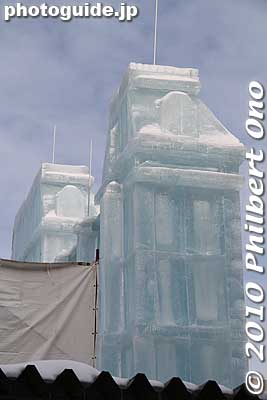 The Iolani Palace ice sculpture had a slim profile. This is a side view.
Keywords: hokkaido sapporo snow festival iolani palace ice sculpture 
