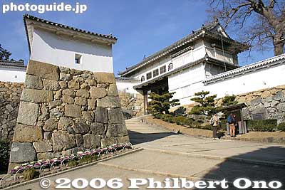 Path to Hishi Gate. 菱門
Keywords: hyogo prefecture himeji castle national treasure