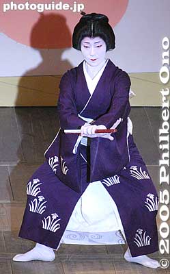 "Irises" are in full bloom. 菖蒲
Keywords: kyoto kamogawa odori geisha dance pontocho