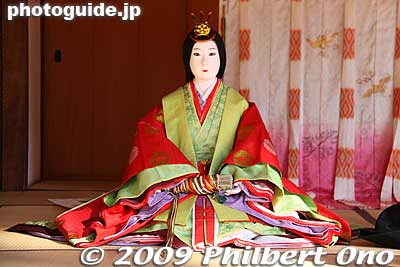 Juni-hitoe kimono worn by the empress.
Keywords: kyoto imperial palace gosho emperor residence 