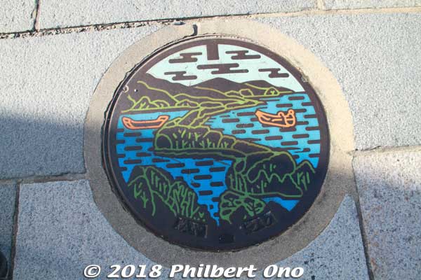 Amanohashidate manhole is based on the view from the southern end.
Keywords: kyoto miyazu Amanohashidate manhole
