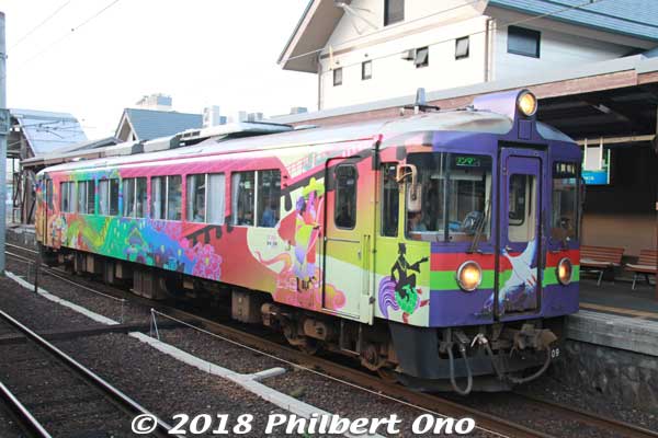 Amanohashidate area has all these neat, painted trains.
Keywords: kyoto miyazu Amanohashidate tantetsu railway willer train