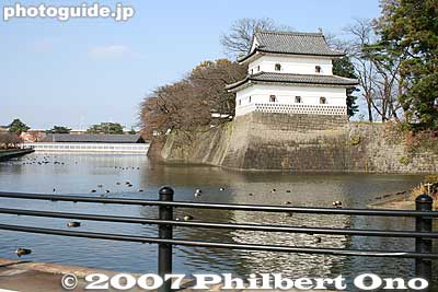 Kyu-Ninomaru Sumi-yagura Turret, one of the two surviving Edo-Era structures. The castle originally had 11 turrets and 5 gates (no castle tower). The Meiji government ordered its destruction in 1872. All the structures were dismantled except two.
Keywords: niigata shibata castle park turret moat