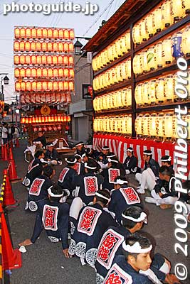 This float is ready for the night parade which is held from 7 pm to 10 pm.
Keywords: osaka kishiwada danjiri matsuri festival floats
