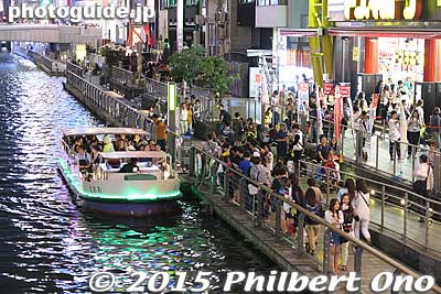 Besides neon signs, shops, restaurants, and boardwalks, there are boat cruises along the canal in Dotonbori.
Keywords: osaka dotonbori