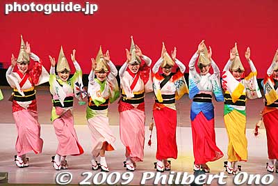 So you can see that they are wearing different costumes.
Keywords: saitama koshigaya minami koshigaya awa odori dance matsuri festival dancers women