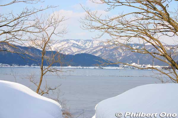 In winter, dramatic snowscapes around Lake Yogo. The Yogo area sees the most snow in Shiga. 
Keywords: shiga nagahama lake yogo