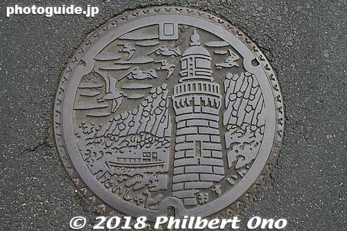 Izumo, Shimane manhole. Shows Hinomisaki lighthouse.
Keywords: shimane Izumo Taisha Shrine manhole
