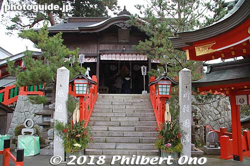 The shrine's old worship hall called Motomiya. Used before the current shrine Haiden worship hall was built in 1969.
Keywords: shimane tsuwano Taikodani Inari Jinja Shrine