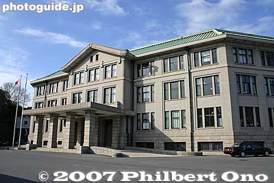 Imperial Household Agency is the government agency which controls and manages the affairs of the Imperial family (Emperor, Empress, etc.). 宮内庁
Keywords: tokyo chiyoda-ku imperial palace kokyo turret
