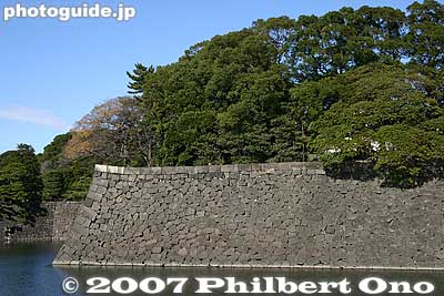 Moat near Sakashita-mon Gate
Keywords: tokyo chiyoda-ku imperial palace kokyo edo castle moat