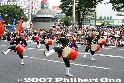 Very popular festival and well-worth seeing.
Keywords: tokyo shinjuku-ku east exit okinawa taiko drum dance eisa matsuri festival