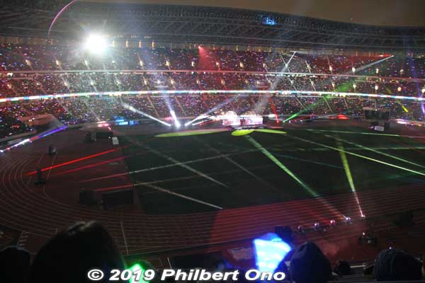 Arashi on stage. The stadium is so big, so everyone looked tiny. 嵐
