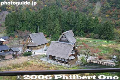 Looks like Suganuma, another village in Gokayama area.
Keywords: toyama nanto ainokura gassho-zukuri thatched roof house minka