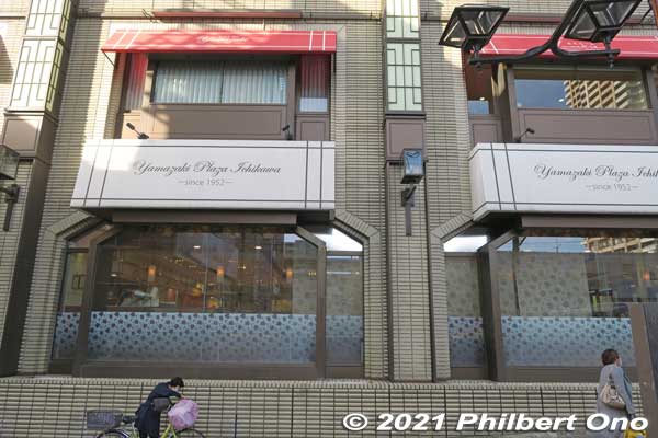Yamazaki Plaza Ichikawa, a coffee shop and bakery operated by Yamazaki Baking in front of Ichikawa Station. This was a good place for refreshments before heading home.
Keywords: chiba ichikawa station