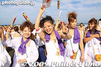Kazusa Junisha Matsuri Festival, Ichinomiya, Chiba on Sept. 13, 2009.
Keywords: chiba ichinomiya tamasaki jinja shrine kazusa junisha matsuri festival hadaka mikoshi portable beach ocean matsuri9