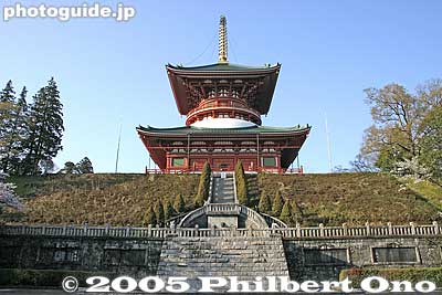 Tower of Peace, Narita-san Heiwa no Daito, built in 1984. 平和の大塔
Keywords: chiba, narita, narita-san, temple, Buddhist, sakura, heiwa