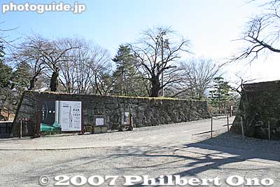 Honmaru Uzumimon Gate which leads to the castle tower. There was a turret here on the stone foundation. 本丸埋門
Keywords: fukushima aizuwakamatsu aizu-wakamatsu tsurugajo castle
