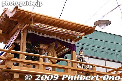 The Aioi-yama almost hit a street lamp. It had to back up and adjust its path.
Keywords: gifu ogaki matsuri festival floats 