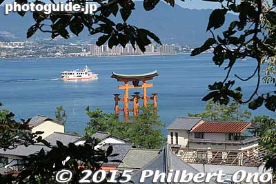 View from Tahoto Pagoda on Miyajima.
Keywords: hiroshima hatsukaichi miyajima Itsukushima shrine