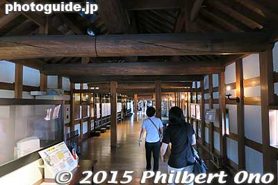You can go inside the reconstructed ninomaru structure.
Keywords: Hiroshima Castle