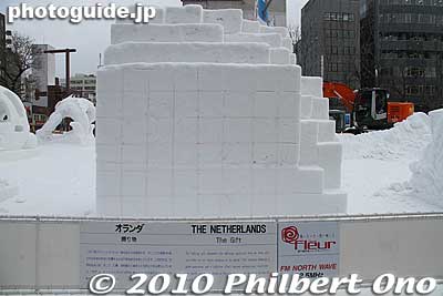 The Gift, by the Netherlands.
Keywords: hokkaido sapporo snow festival ice sculptures statue 