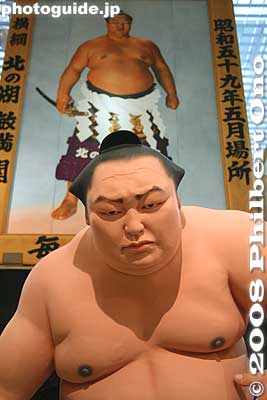 It sort of looks like Kitanoumi...
Keywords: hokkaido sobetsu-cho yokozuna kitanoumi sumo museum history japansumo