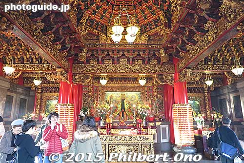 Inside Yokohama Chinatown's main temple called Kwan Tai Temple (Kanteibyo in Japanese 関帝廟).
Keywords: kanagawa yokohama chinatown chinese new year