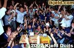 wc028-102081_soccer_fans_cheer.jpg