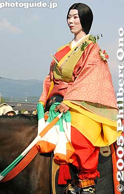 Shrine maiden on horseback called Munanori Onna. 騎女
Keywords: kyoto aoi matsuri hollyhock festival heian kimono