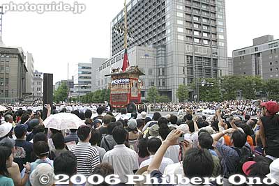 Huge crowd watch the floats turn at the corner in front of Kyoto City Hall. 京都市役所前
Keywords: kyoto gion matsuri festival float