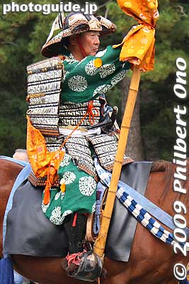 Another banner bearer 錦旗旗差
Keywords: kyoto jidai matsuri festival of ages