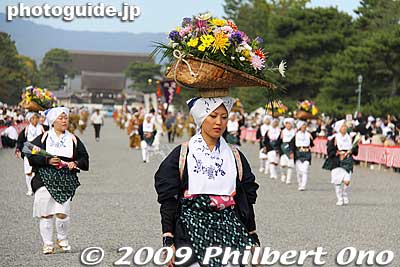 Procession of Shirakawa-me. 白川女献花列
Keywords: kyoto jidai matsuri festival of ages
