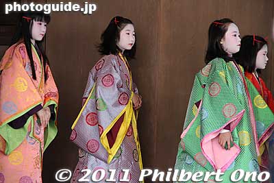 The karuta card players appeared slightly before 1 pm. First the children, all dressed in Heian costume. 
Keywords: kyoto yasaka jinja shrine karuta matsuri festival new year's 