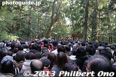 I could see the heatwaves from the people's bodies. Still inching forward.
Keywords: mie ise jingu shrine shinto hatsumode new year&#039;s day shogatsu worshippers