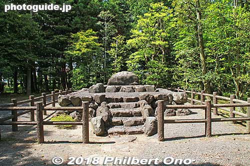 On Nov. 3, 1968, Ise Jingu Shrine erected this stone monument in the Saio Woods to indicate that the Saiku Palace was located in this area.
斎王の森
Keywords: mie meiwa saiku saio matsuri festival