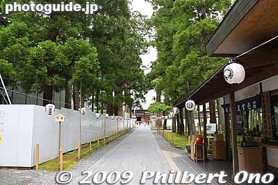 Path to Zuiganji's main hall. Admission charged.
Keywords: miyagi matsushima-machi nihon sankei scenic trio buddhist temple zen 