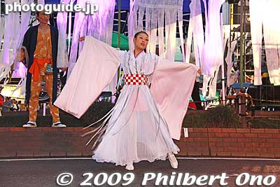 The Orihime weaver.
Keywords: miyagi sendai tanabata matsuri star festival evening parade performance  