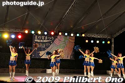 Local cheerleaders were great.
Keywords: miyagi sendai tanabata matsuri star festival evening stage performance 
