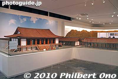 Display of a model of the emperor's residence (Imperial Domicile).
Keywords: nara heijo-kyo capital heijo palace 