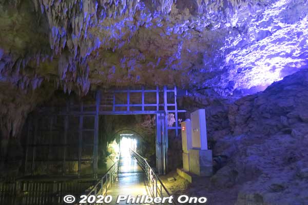 Nearing the cavern exit.
Keywords: okinawa nanjo world gyokusendo cave cavern