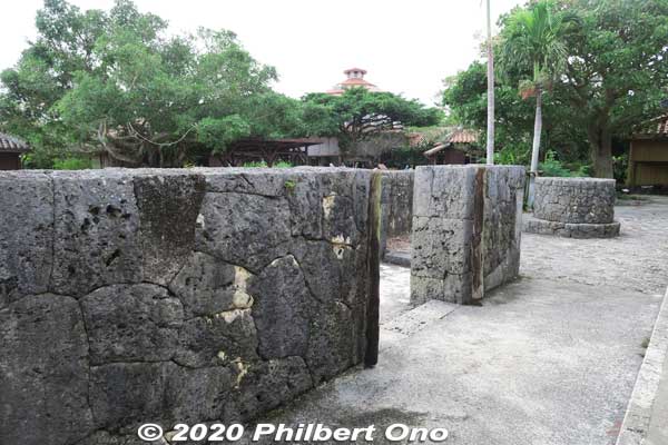 Rear view of stone walls.
Keywords: okinawa nanjo world homes