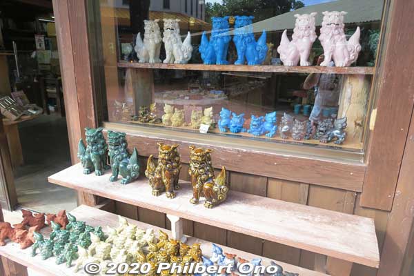 Pottery workshop in Okinawa World.
Keywords: okinawa nanjo world